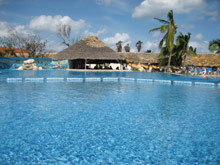 Gran Club Santa Lucia: piscina - clicca per ingrandire