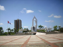 Camaguey: Plaza de la Revolution - clicca per ingrandire